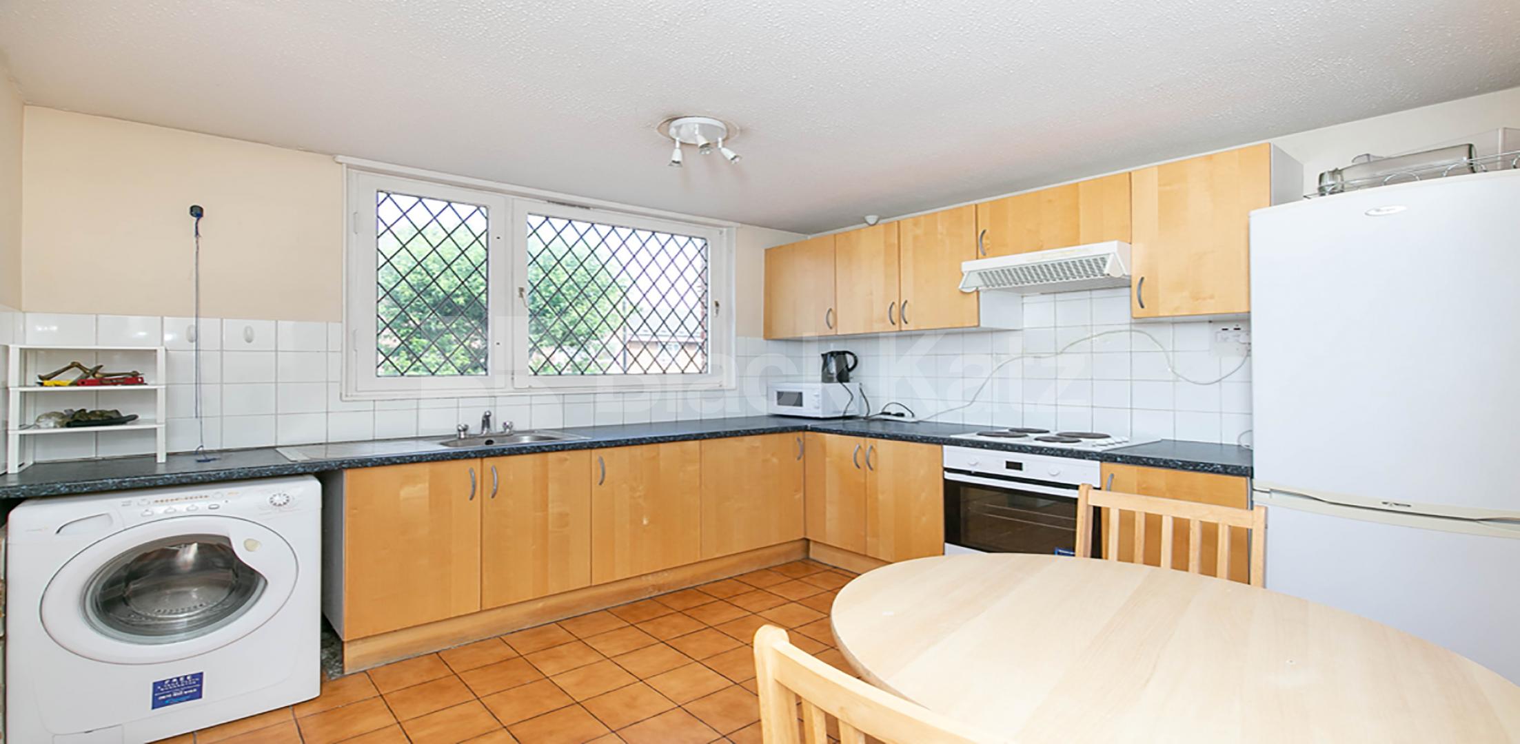 3/4 double bedroom flat located within mins to regents park and marylebone tube Henderson Drive, St Johns Wood